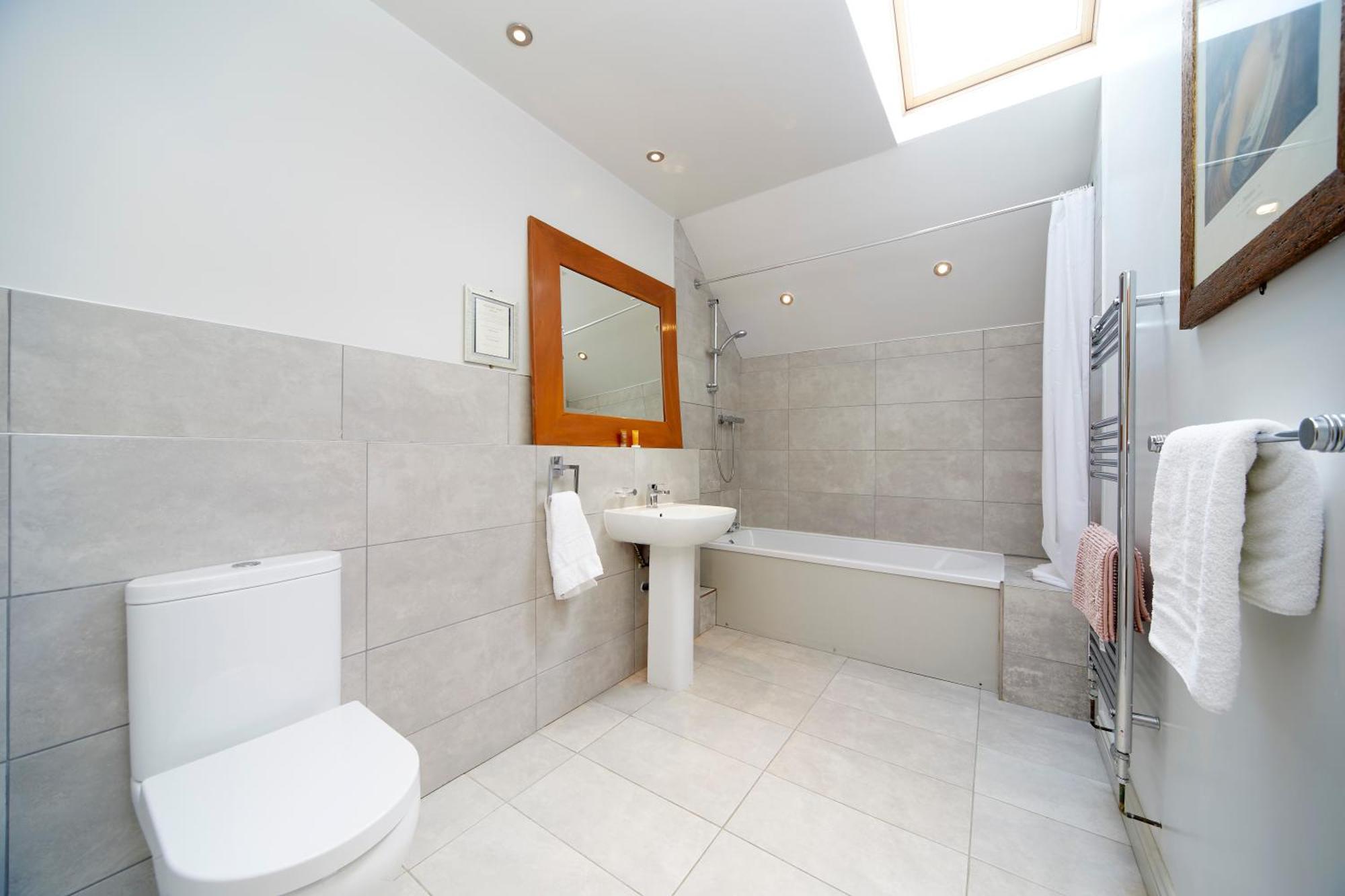Lazaat Hotel Skidby Buitenkant foto