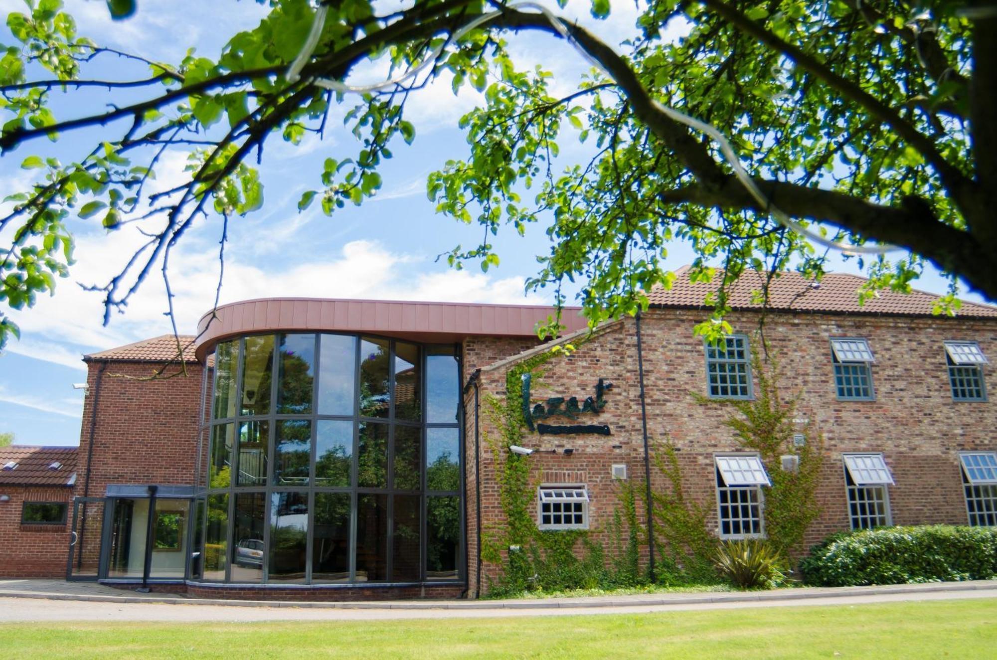 Lazaat Hotel Skidby Buitenkant foto