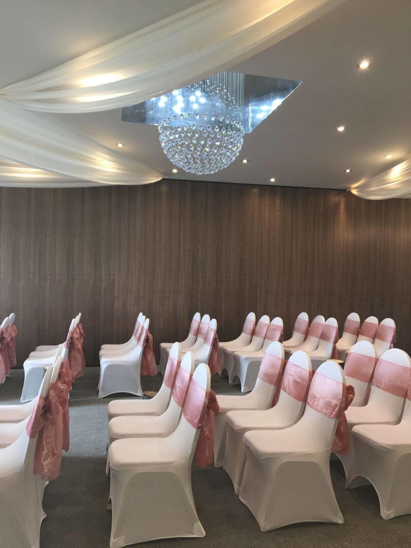 Lazaat Hotel Skidby Buitenkant foto